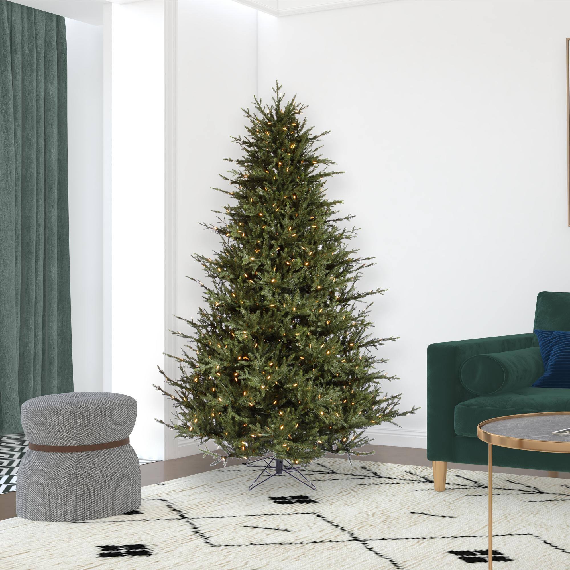 Vickerman 6.5& x 56x22 Itasca Frasier Tree 600Warm White LED Lights