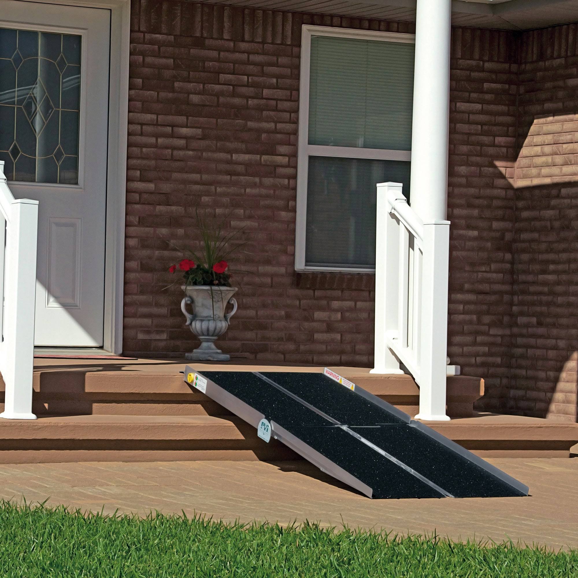 Portable 5-Foot Multifold Ramp