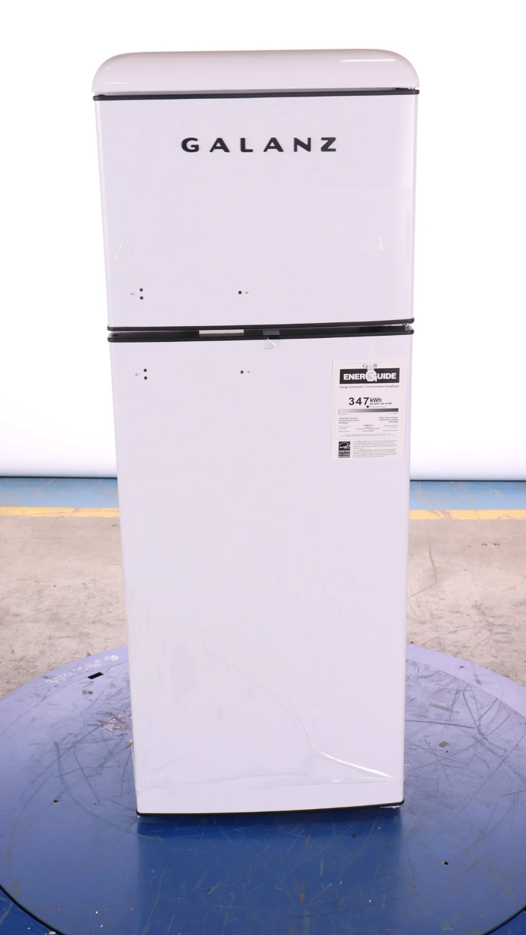 GALANZ 22 IN 7.6 CU FT. WHITE COUNTER DEPTH RETRO TOP MOUNT REFRIGERATOR WITH MATTE BLACK HARDWARE -