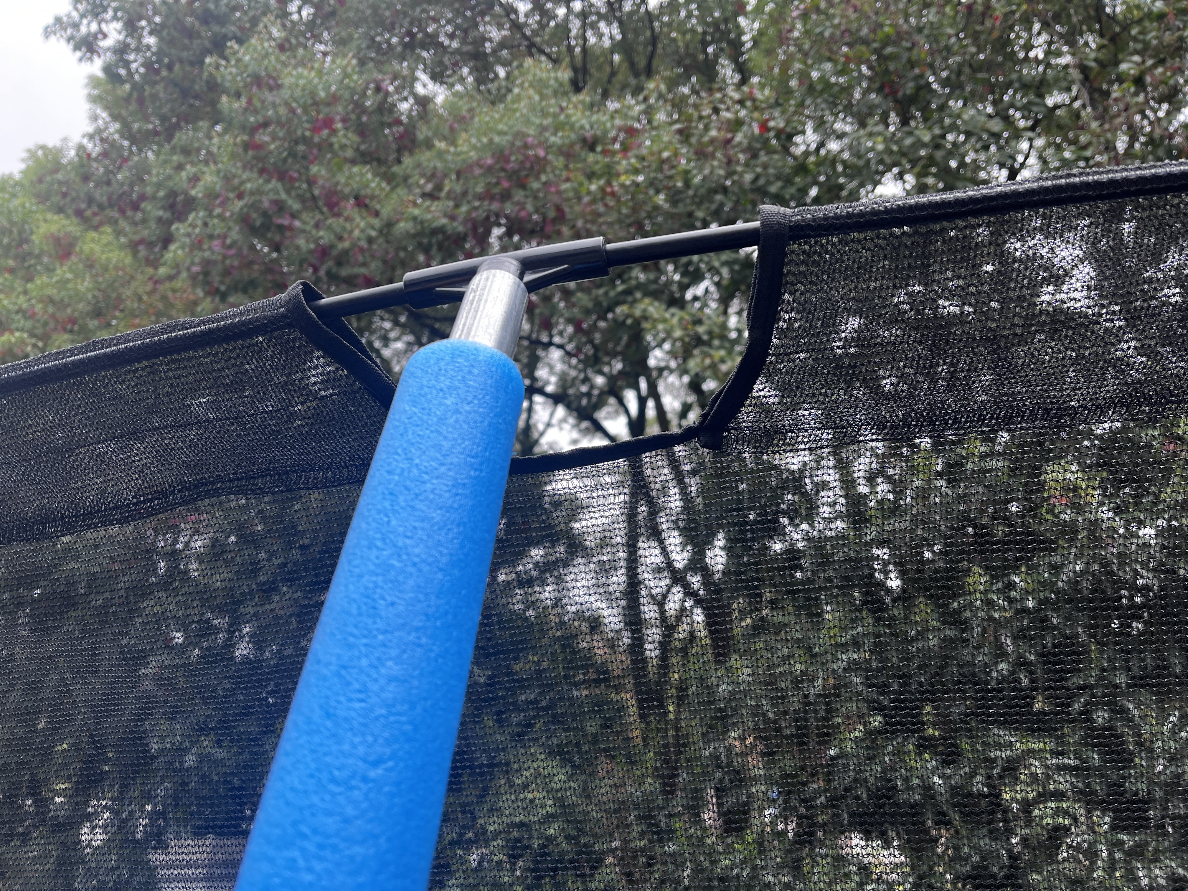 Kids Trampoline with Hoop ON SALES, Seizeen 12FT  Pumpkin Trampoline for Outdoor All-Weather Trampoline W/ Enclosure Net & Anti-collision Curved Pole, Outdoor Round Trampolines Bears 4-6 Kids, Blue