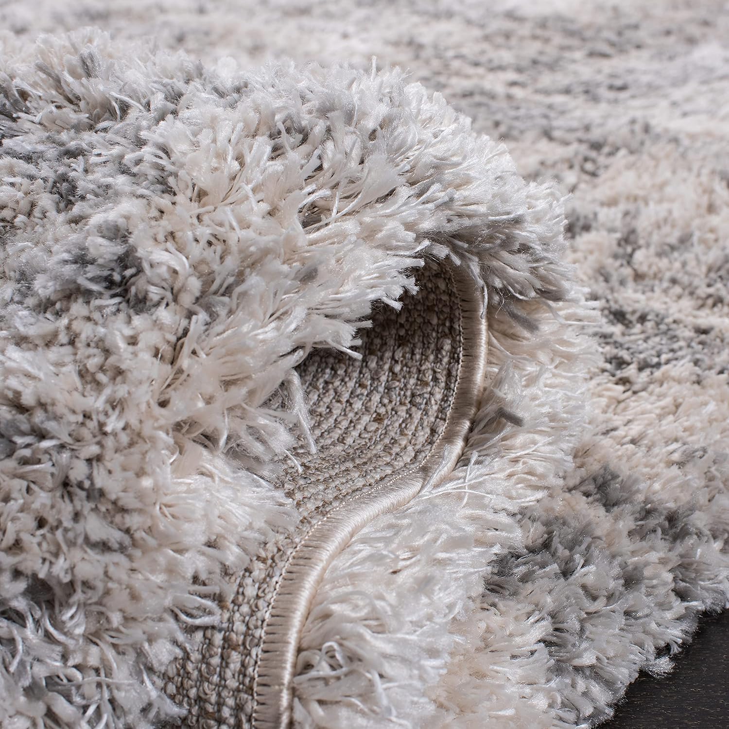 SAFAVIEH Iceland Shag Collection Area Rug - 6' x 9', Ivory & Grey, Modern Design, Non-Shedding & Easy Care, 2.6-inch Thick Ideal for High Traffic Areas in Living Room, Bedroom (ISG511A)