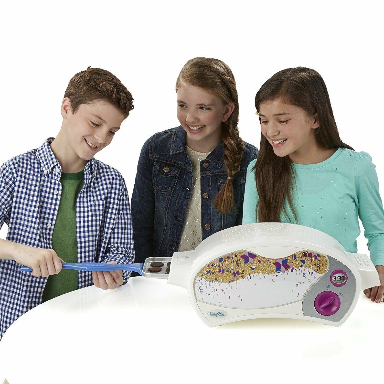 Easy Bake Oven + Star Edition Ultimate Super Pack Refill Set