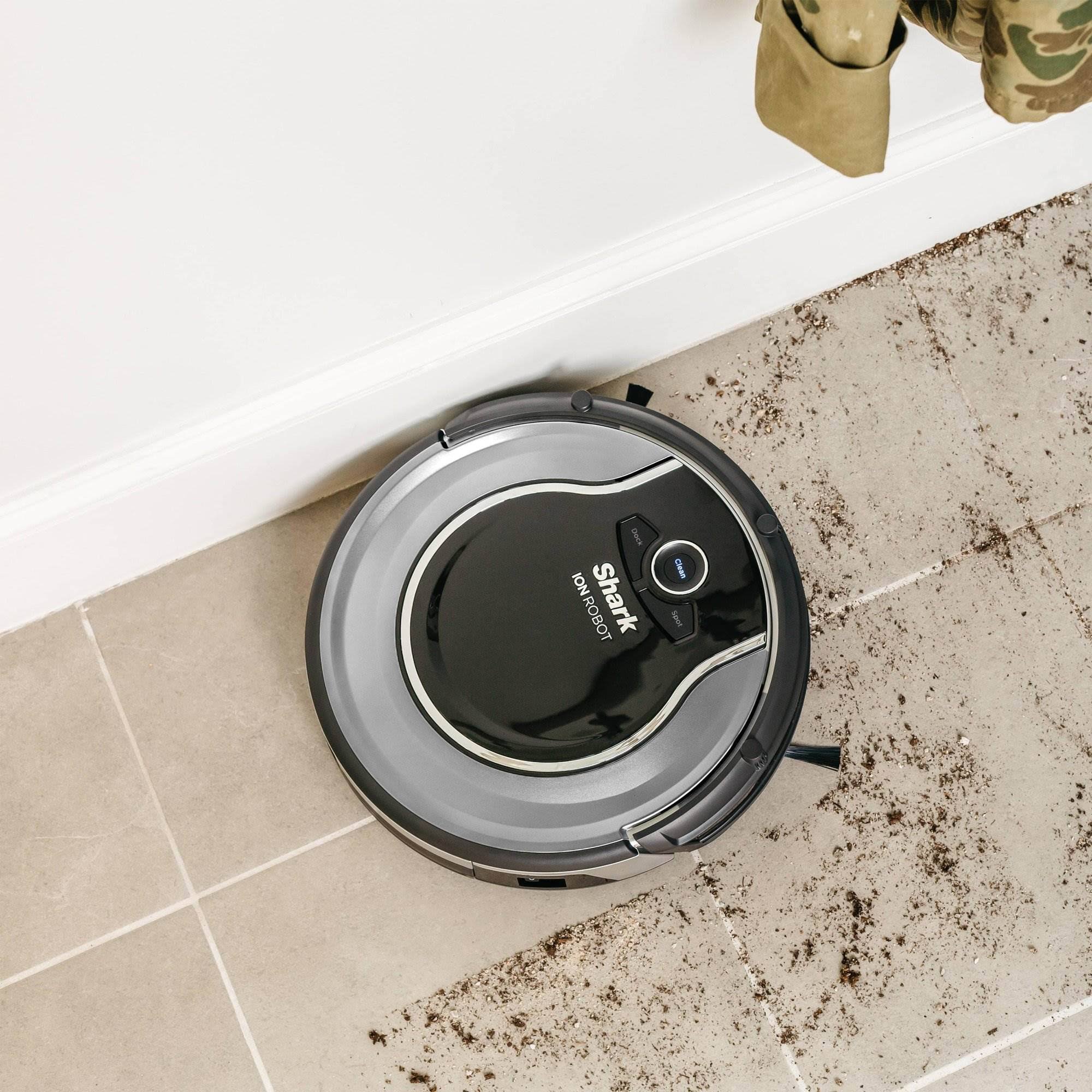 Shark Ion Robot 700 Vacuum with Easy Scheduling Remote (Certified Refurbished)