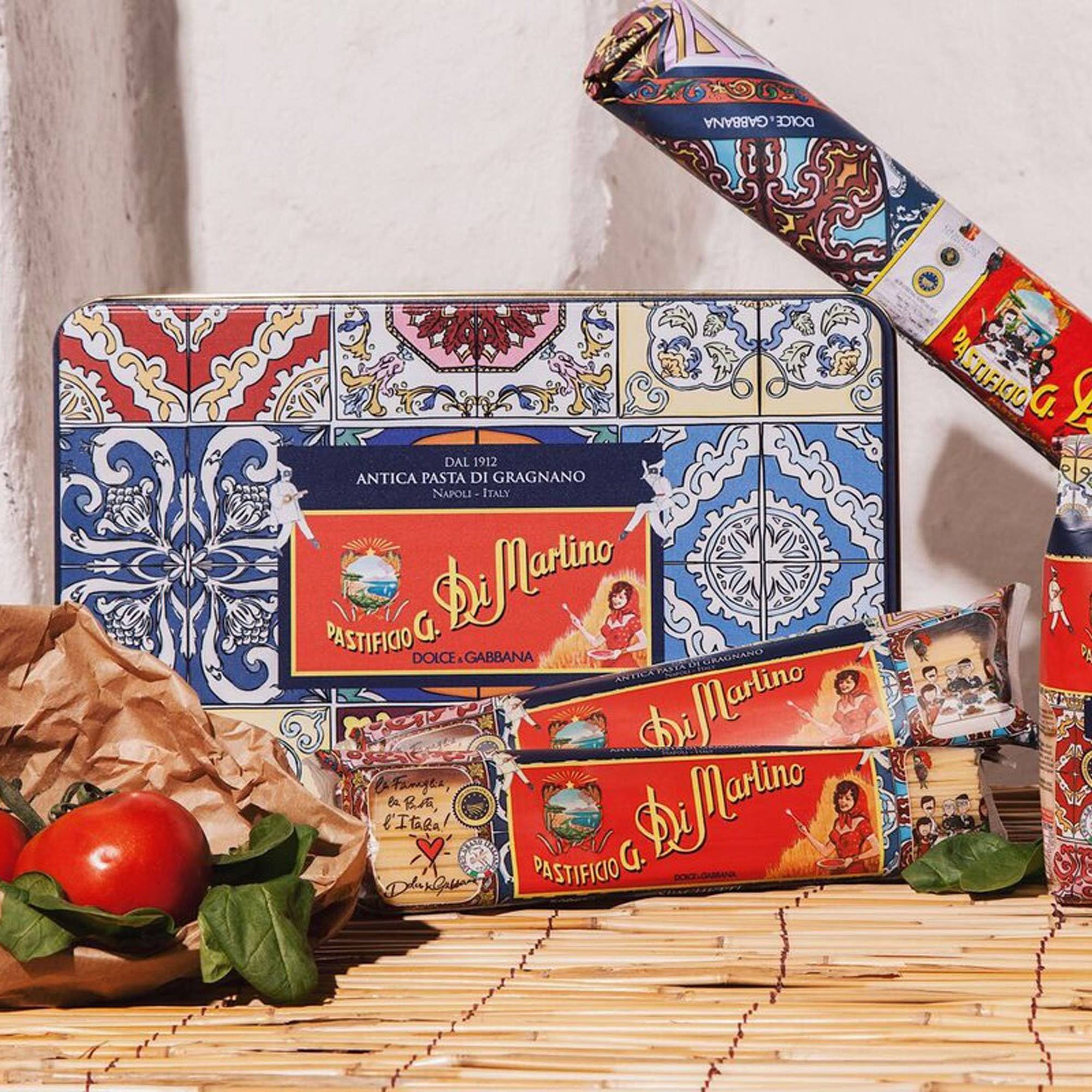 di Martino Dolce u0026 Gabbana Pasta u0026 Apron Tin Box Set, 5.1 lb/2.3 kg