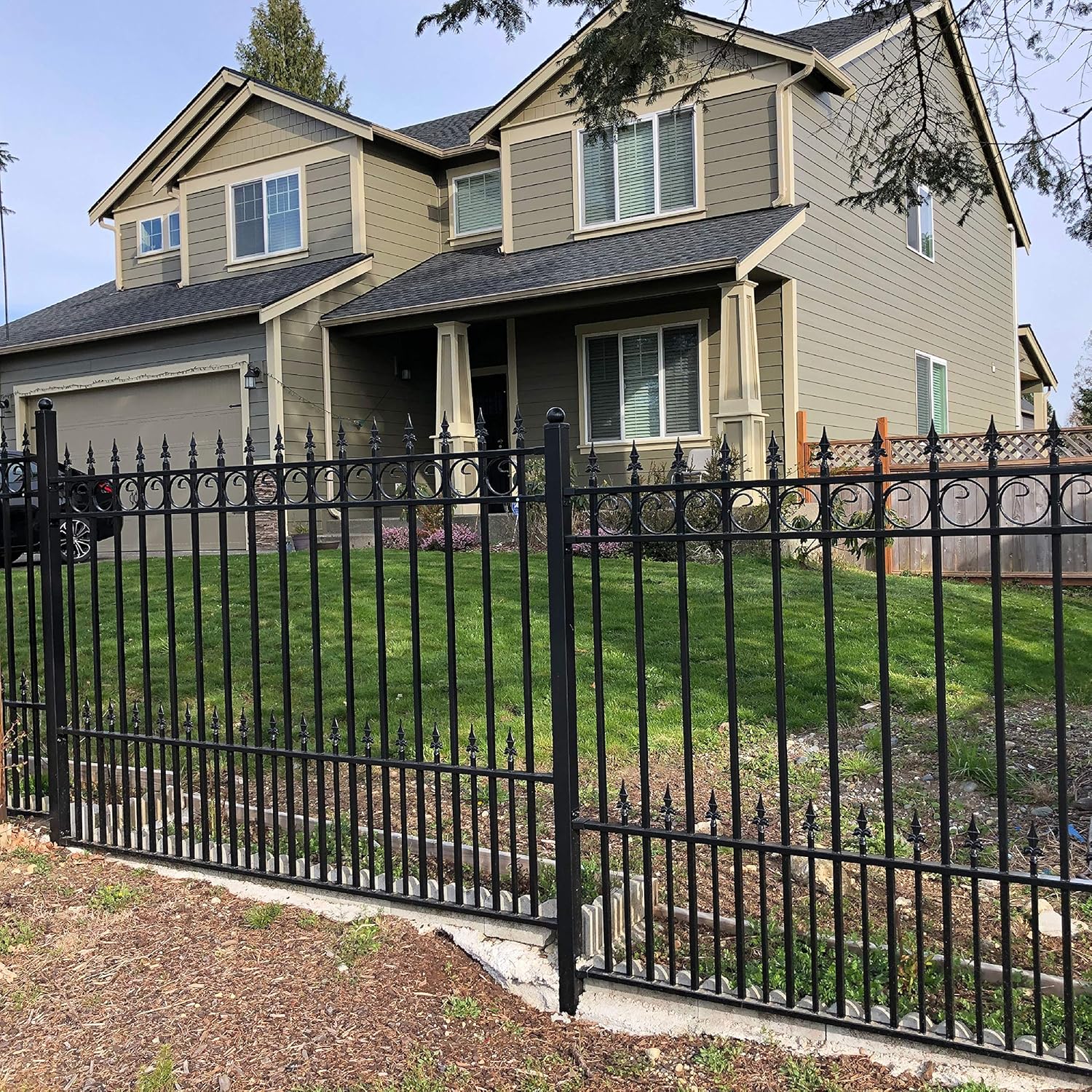 ALEKO Security Fence Kit | 4-Panel Steel Fencing Kit | Modern Garden Anti-Rust Panels | Residential Commercial Use | 8x5 Each | 4FENCEPRA | PRAGUE