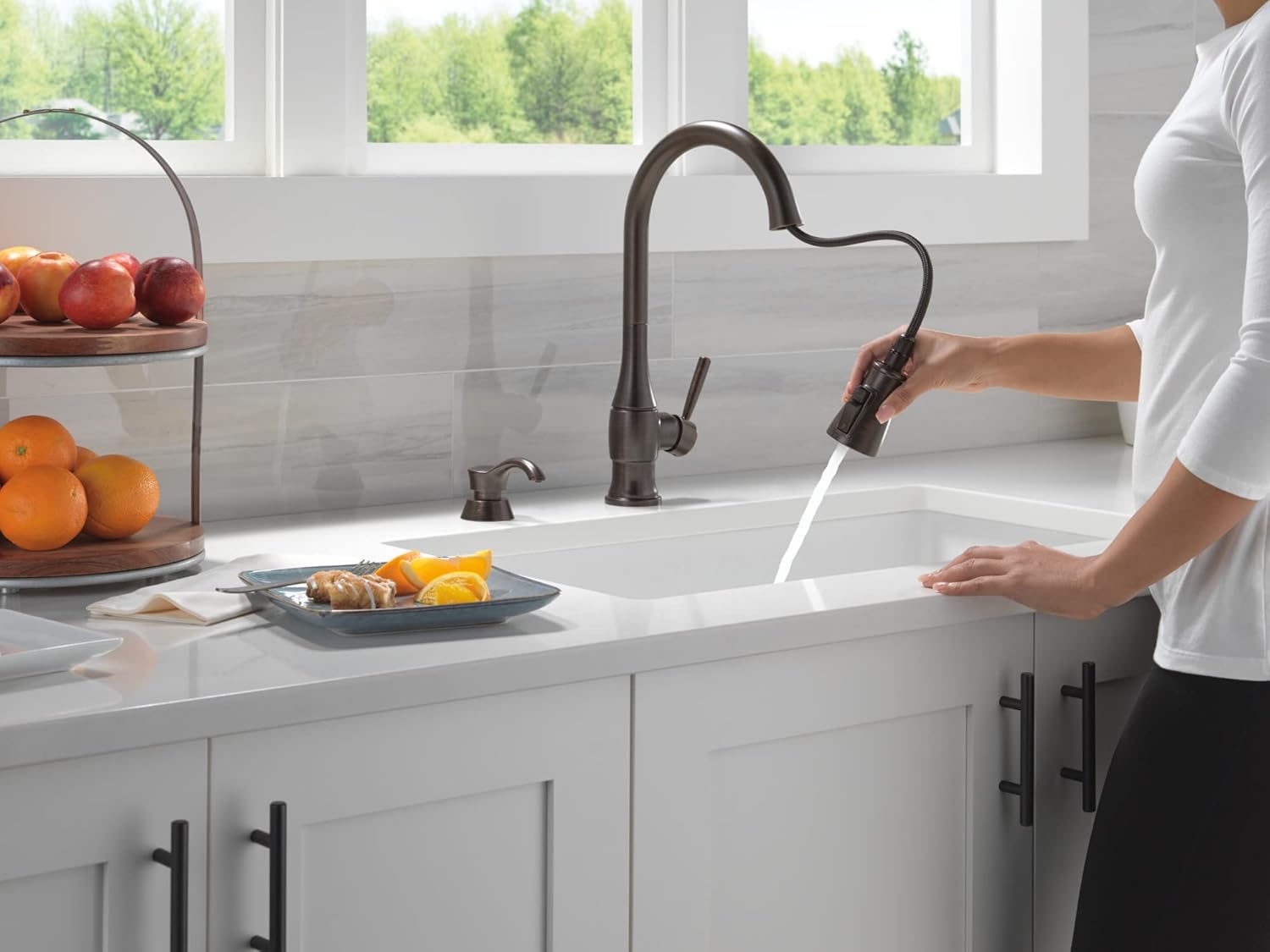 Delta Faucet Hazelwood Oil Rubbed Bronze Kitchen Faucet with Soap Dispenser, Kitchen Faucets with Pull Down Sprayer, Kitchen Sink Faucet with Magnetic Docking Head, Venetian Bronze 19831Z-RBSD-DST