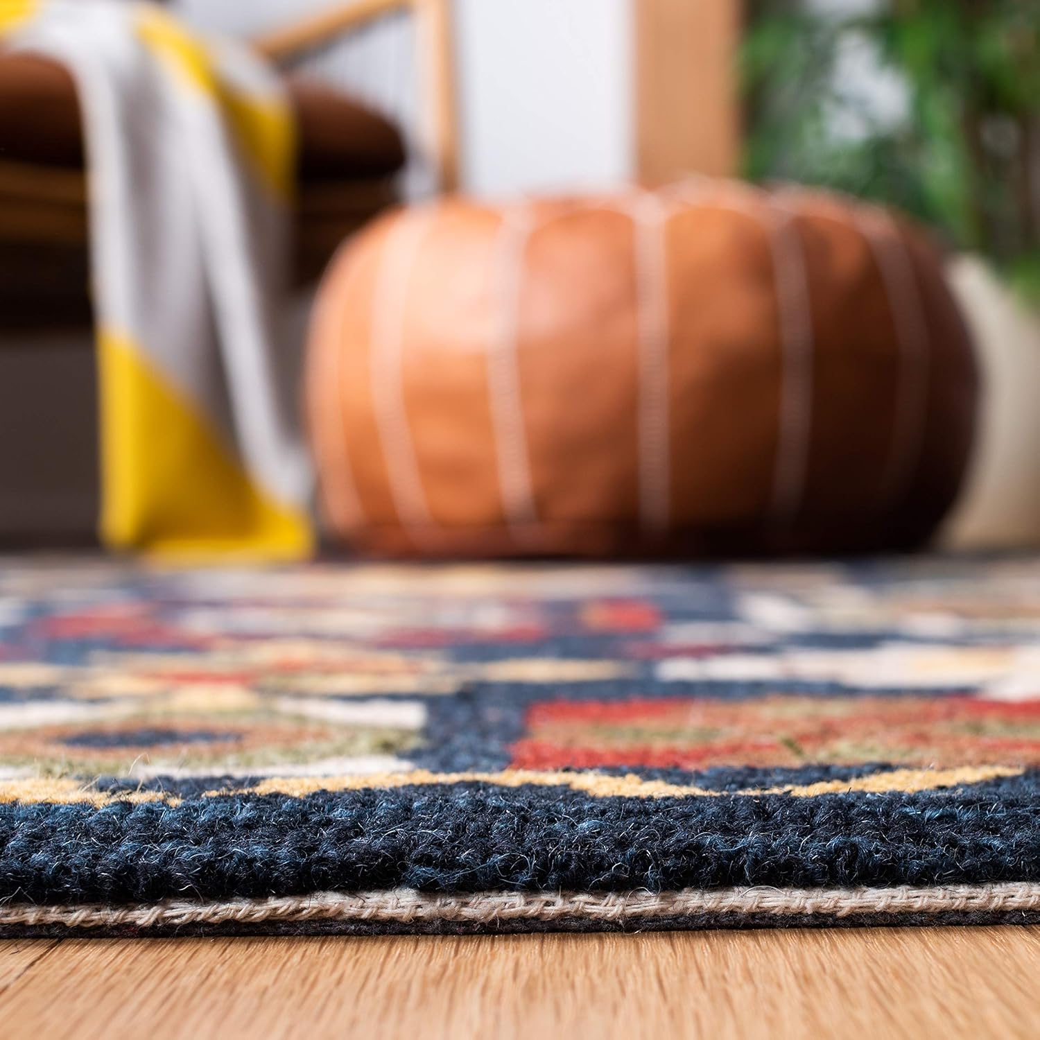 SAFAVIEH Heritage Collection Area Rug - 6' Square, Navy & Red, Handmade Traditional Oriental Wool, Ideal for High Traffic Areas in Living Room, Bedroom (HG353N)