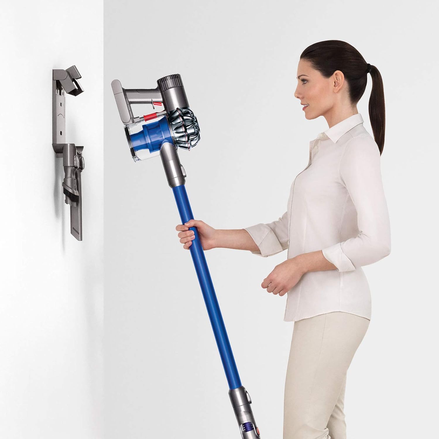 Dyson SV06 V6 Fluffy Cordless Vacuum Cleaner for Hard Floors