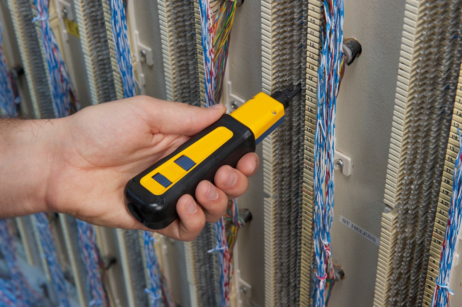 Fluke Networks 11293000 Pro-Tool Kit IS60 with Punch Down Tool