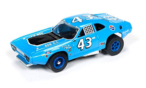 Auto World 16& Richard Petty vs. Buddy Baker Slot Car Race Set