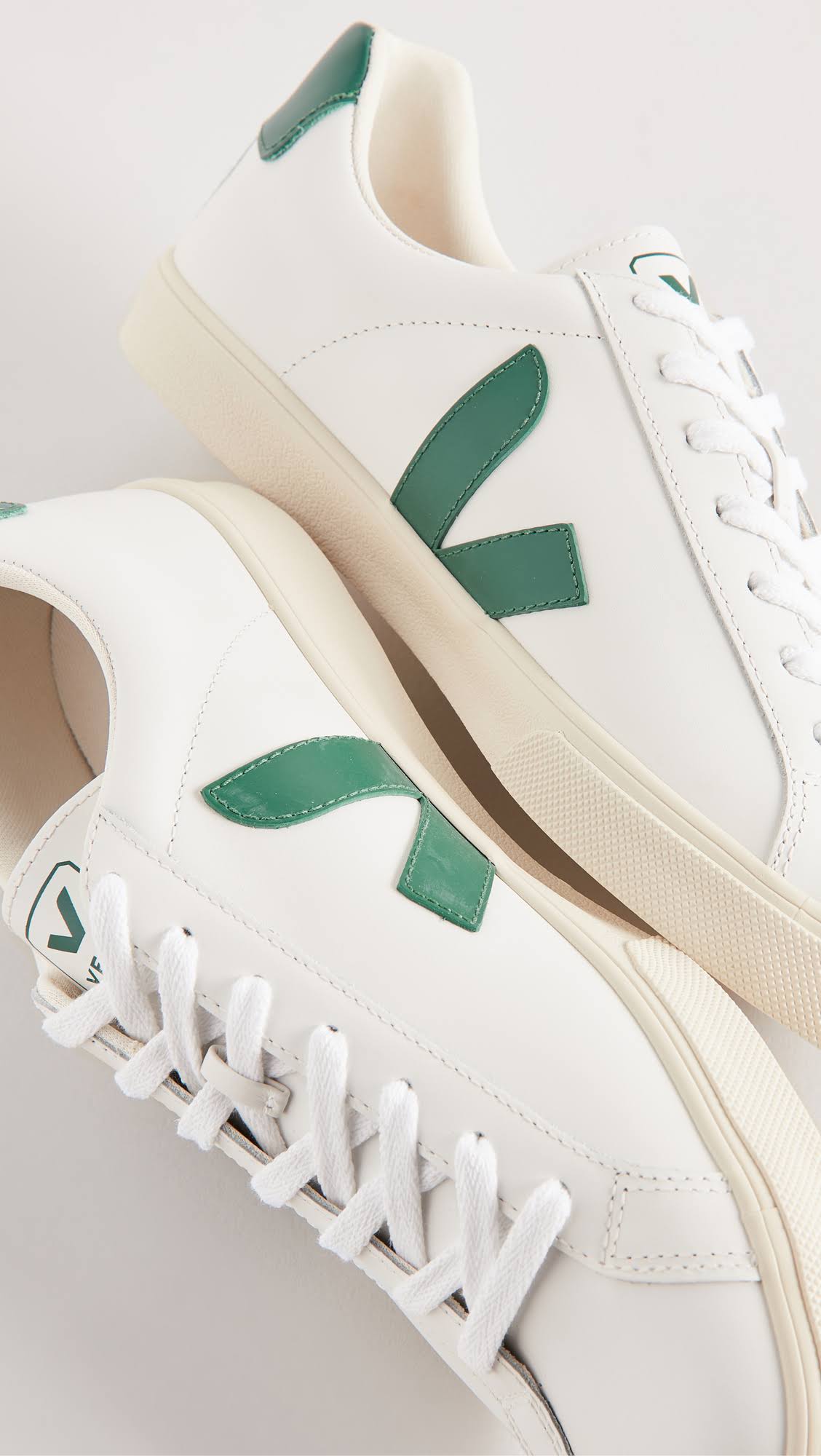 Veja Esplar Logo Leather
