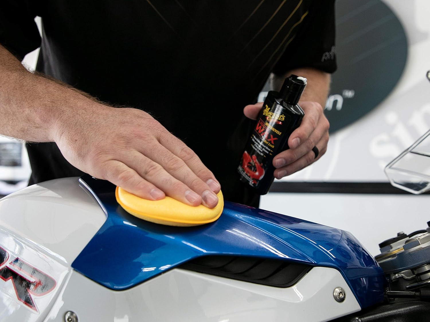Meguiar's Motorcycle Care Kit &ndash; Package for Motorcycle Cleaning and Detailing &ndash; G55033