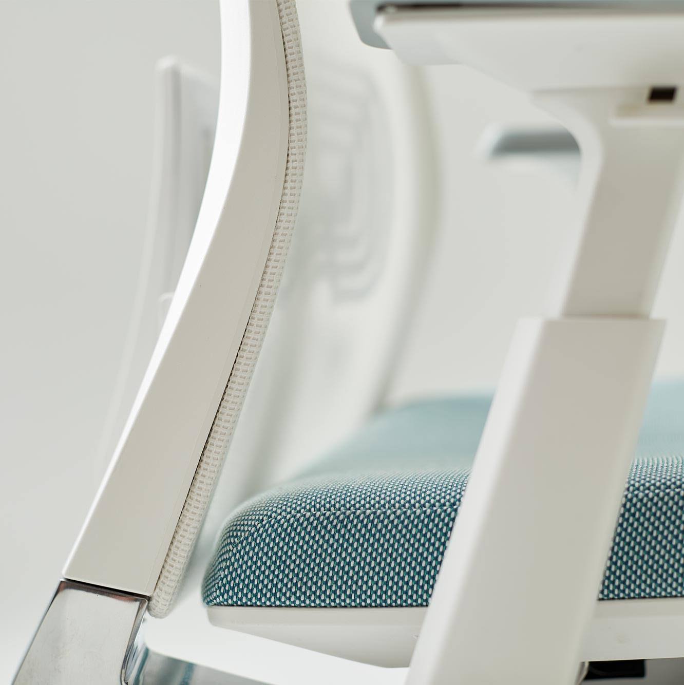 Haworth Very Office Chair with Height Adjustable Arms Fog