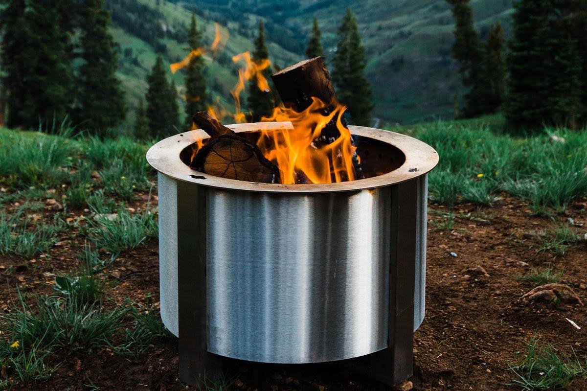 Breeo x Series 19 Smokeless Fire Pit | Stainless Steel | with SearPlate Rim | American Made
