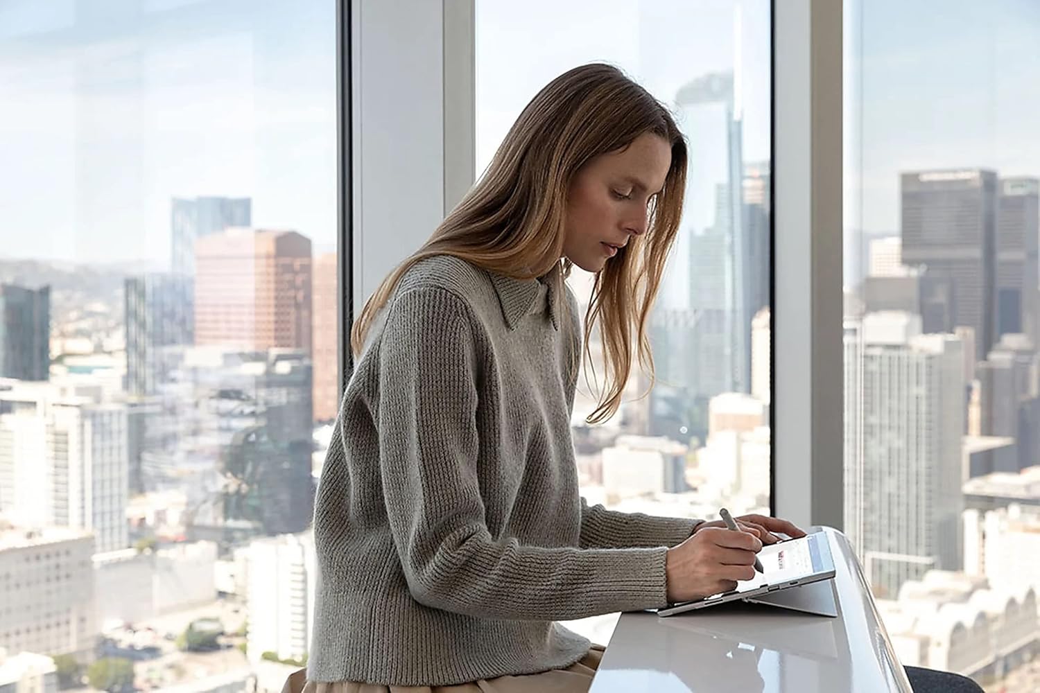 Microsoft Surface Pro 7 Tablet, 12.3" PixelSense (2736 x 1824) Touchscreen, 10th Gen Intel i7, 16GB RAM Memory, 512GB SSD, Win10H, Platinum (Renewed Premium)