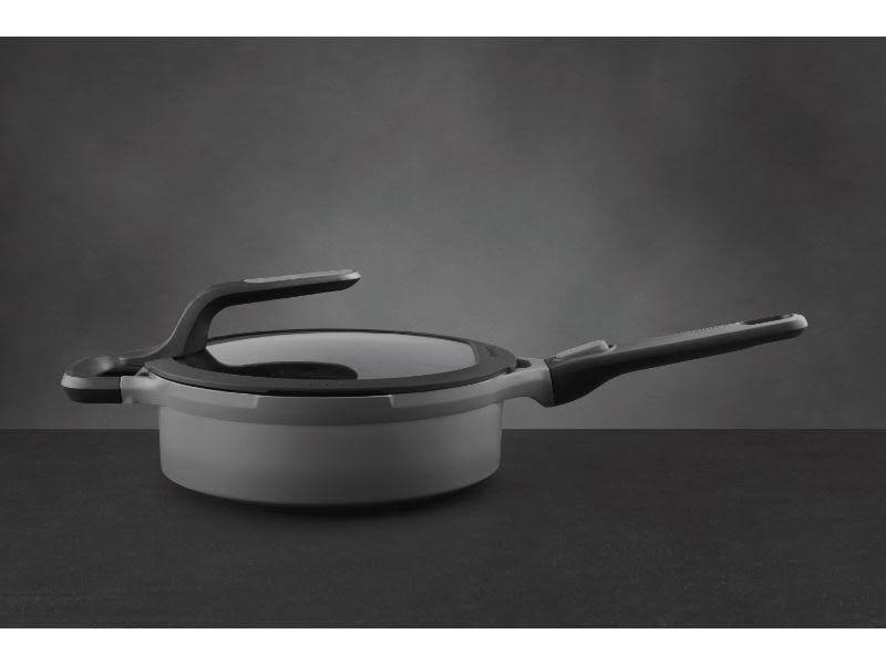BergHOFF Gem 10x22 Stay Cool Covered Sauté Pan