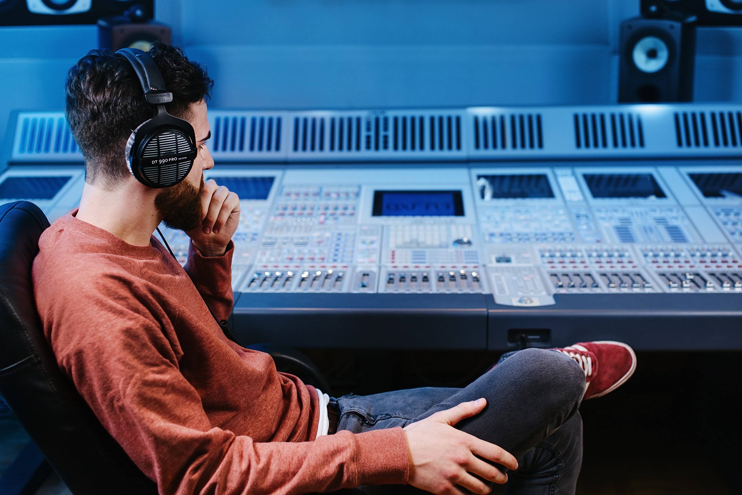 Beyerdynamic DT 990 Pro Studio Headphones