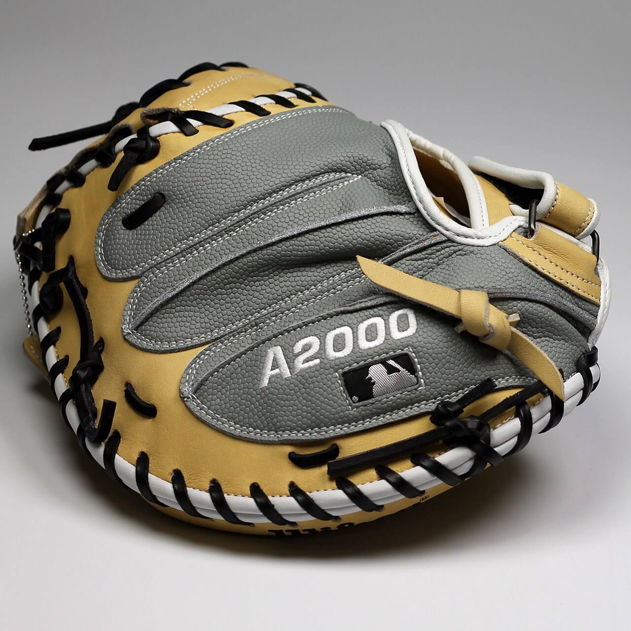 Wilson A2000 Pedroia Fit 33 inch WTA20RB19PFCM33 Baseball Catcher&s Mitt