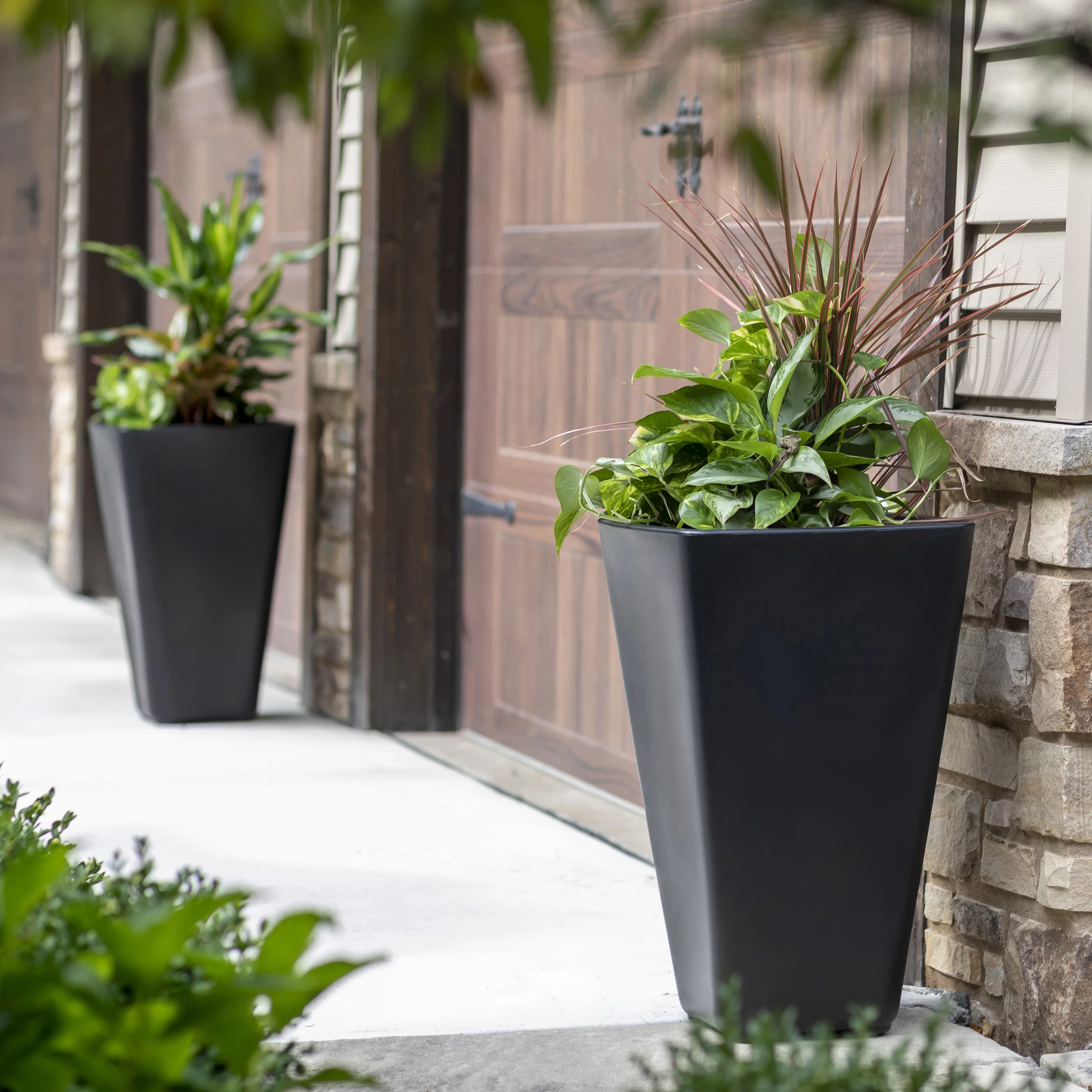 Step2 Bridgeview 26" Tall 2pk Black Square Indoor Outdoor Plastic Planter
