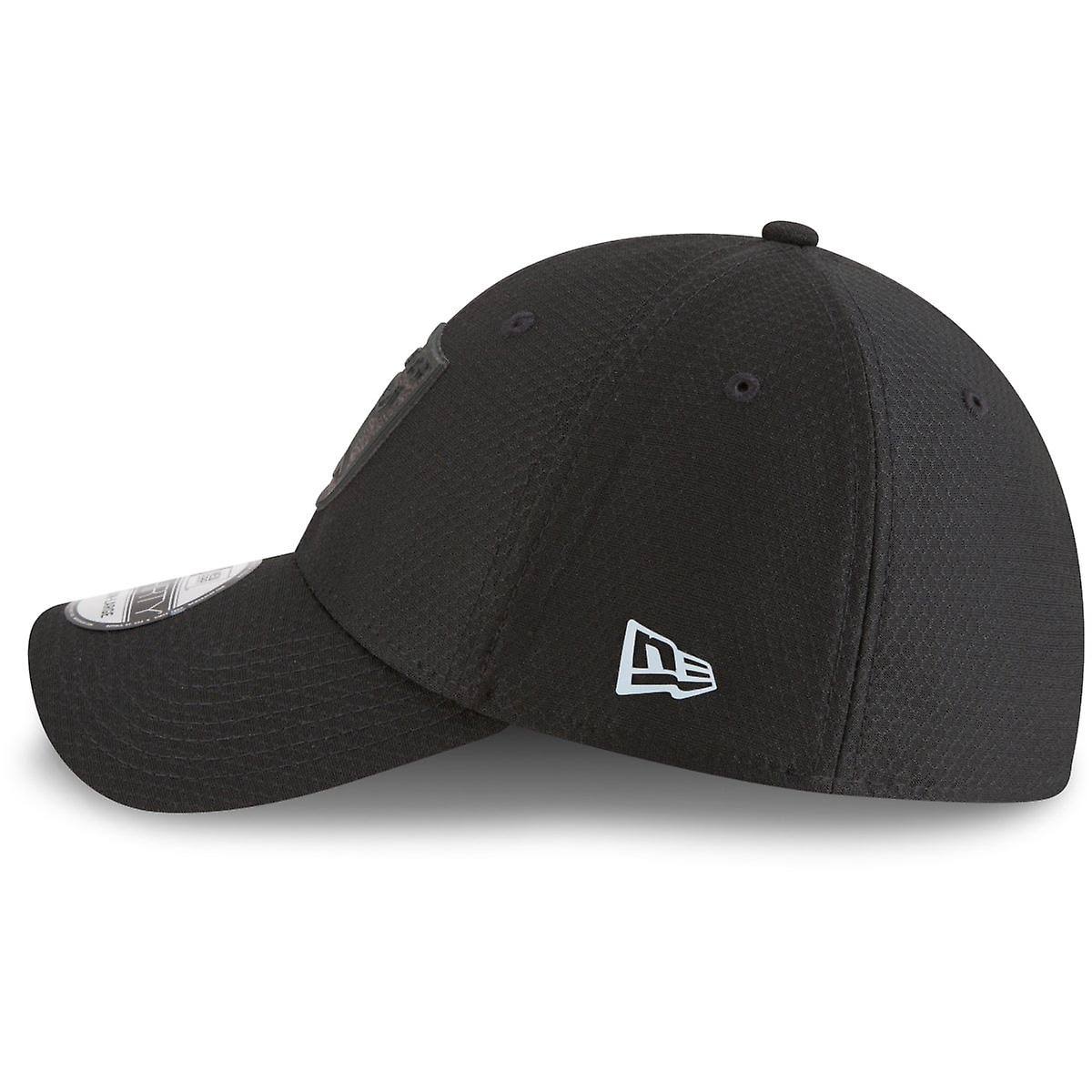 New Era Oakland Raiders 2018 NFL Training Camp Primary Black 39THIRTY Flex Hat
