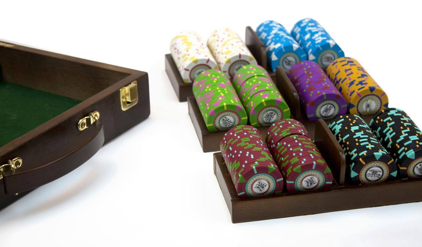 300ct Claysmith Gaming &The Mint& Chip Set in Walnut Case