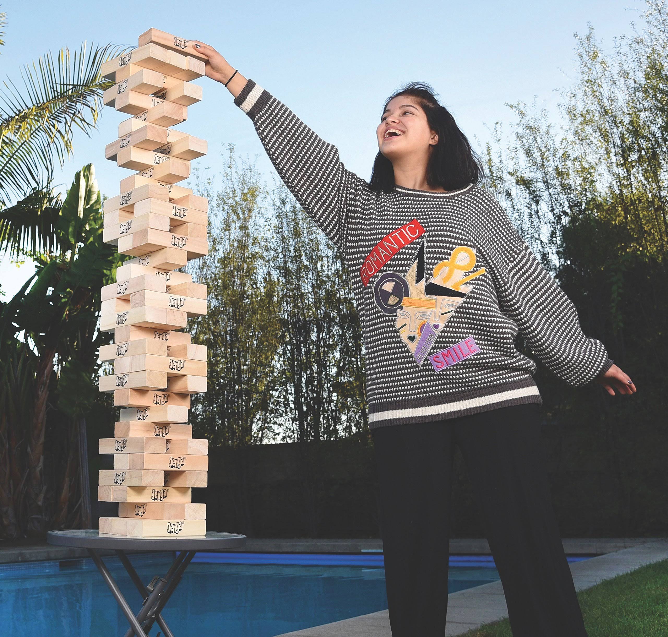 Jenga Giant JS7 (Stacks to Over 5 Feet) Precision-Crafted, Premium Hardwood Game with Heavy-Duty Carry Bag (Authentic Jenga Bran