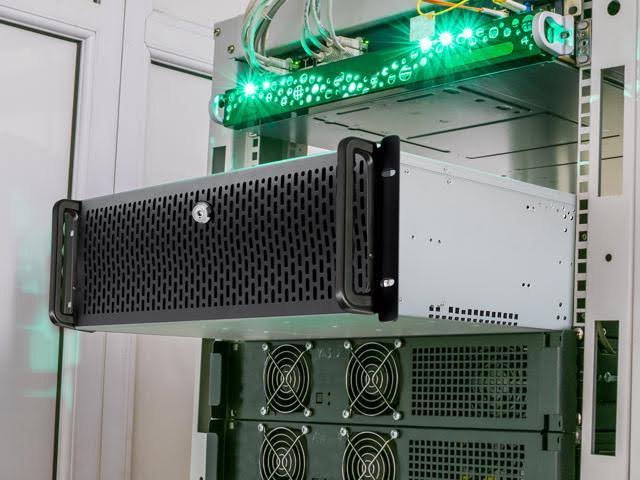 Rosewill RSV-L4500U 3.5 in. 4U Rackmount Server Chassis Carries Up to 15 HDD u0026 Includes 6 Front 120 mm Fans 2 Rear 80 mm Fan