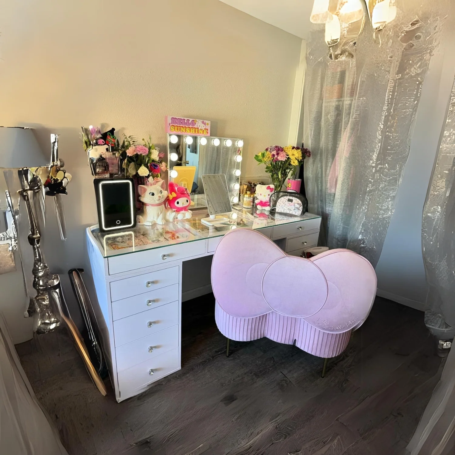 Impressions Vanity Hello Kitty Bow Velvet Ottoman Storage Bench with Gold Metal Legs (Pink)