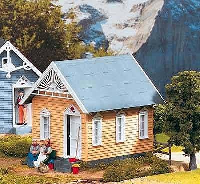 Piko G Scale Model Train Buildings - Lewis Gingerbread House - 62240