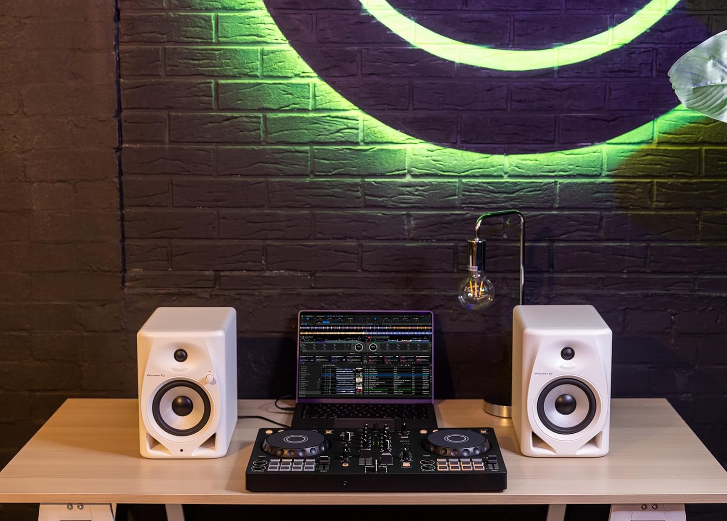 Pioneer DJ DDJ-FLX4 2-deck rekordbox and Serato DJ Controller