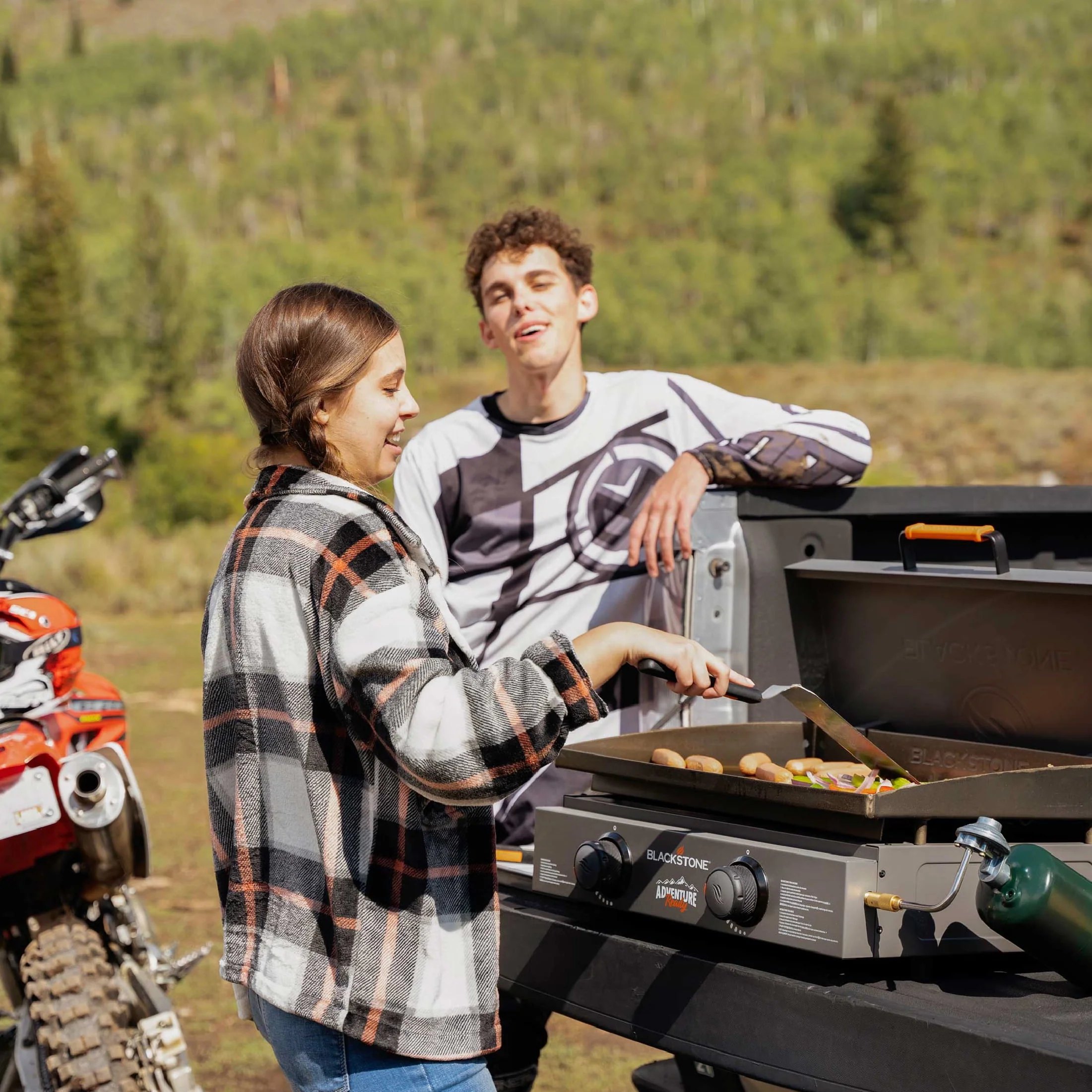 Blackstone Adventure Ready 2-Burner 22 Propane Griddle with Hard Cover in Black