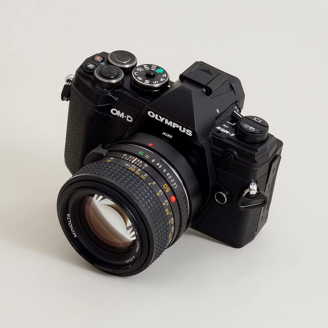 Urth Lens Mount Adapter: Compatible with Olympus OM Lens to Micro Four Thirds (M4/3) Camera Body