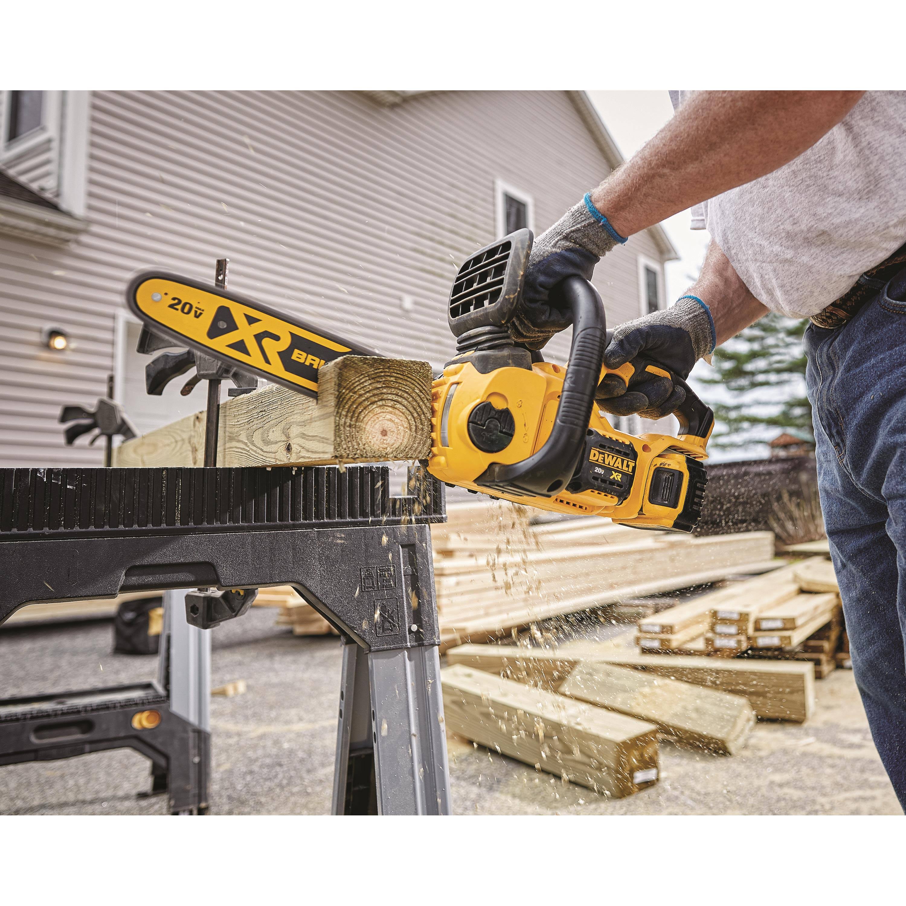 DeWalt 20V Max Compact Cordless 12x22 Chainsaw Kit DCCS620P1