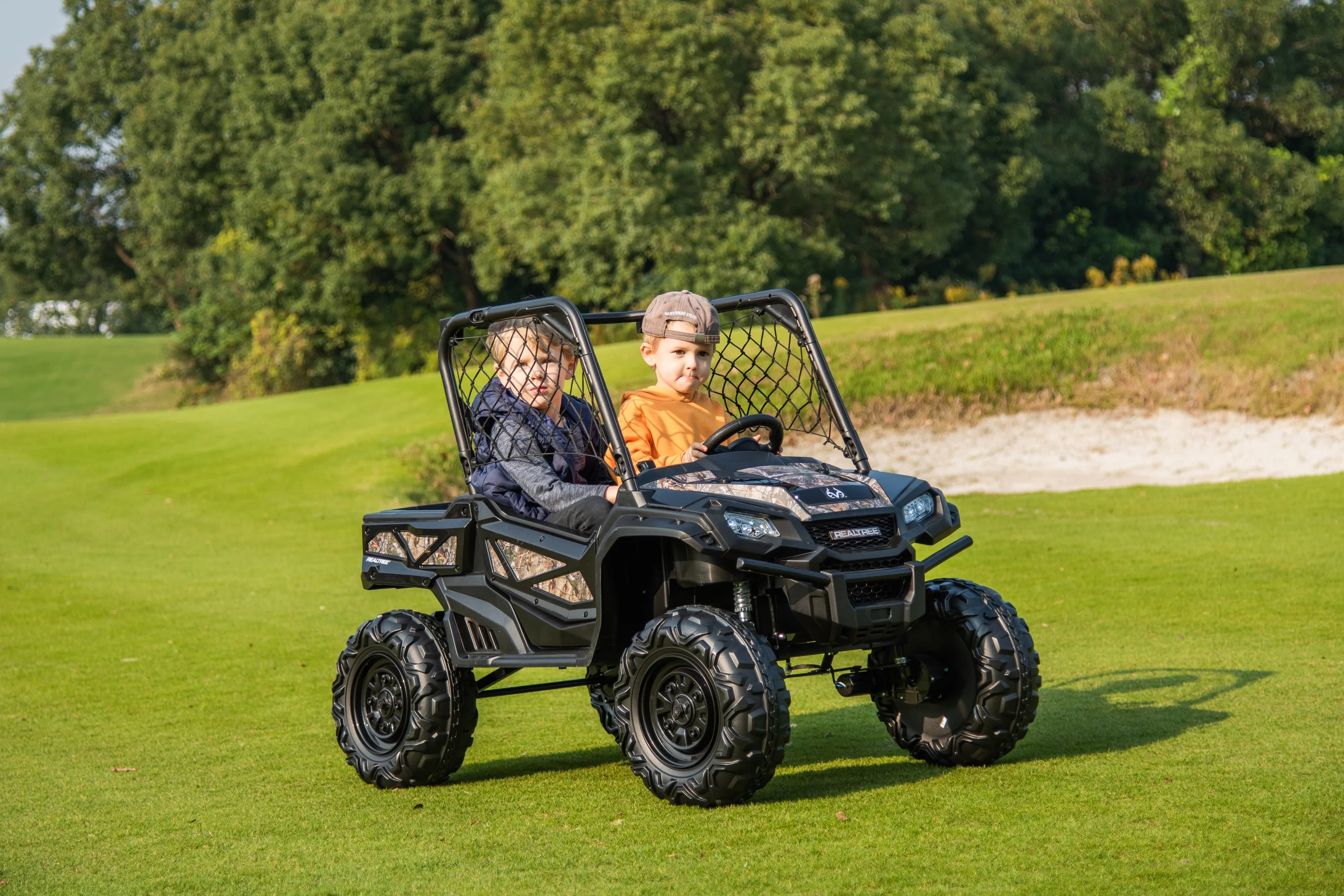 Realtree XD UTV 24V battery-operated ride-on with remote, MP3,USB for Kids 3+ years