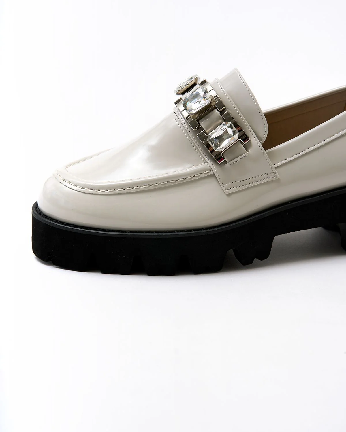 [24SS] Emma Francis Track Sole Beaded Loafers