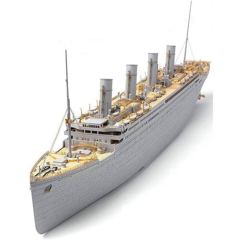 Academy 14226 RMS Titanic Premium Limited Edition with LED 1/400 Scale Model Kit