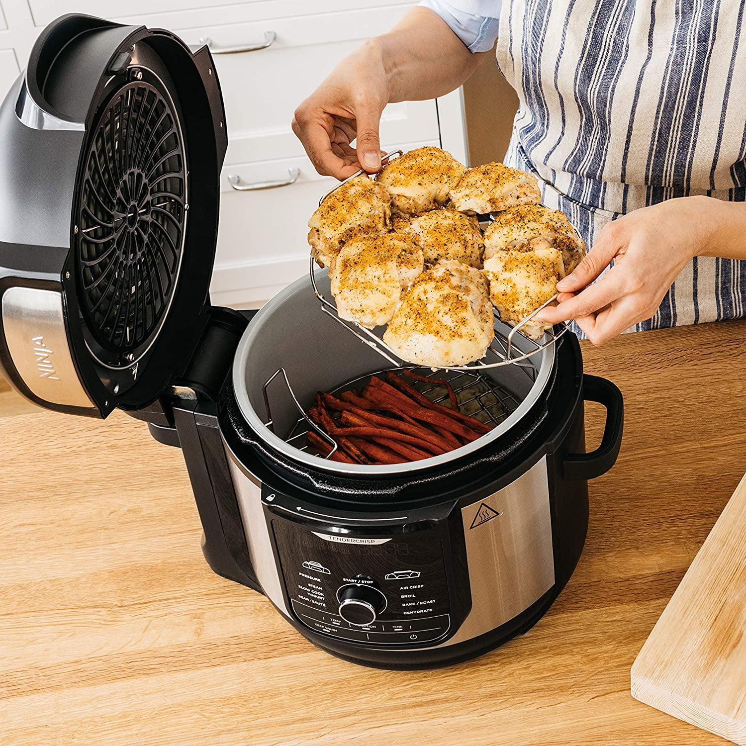 Restored Ninja Foodi 8-qt. 9-in-1 Deluxe XL Pressure Cooker & Air Fryer FD401 (Refurbished)