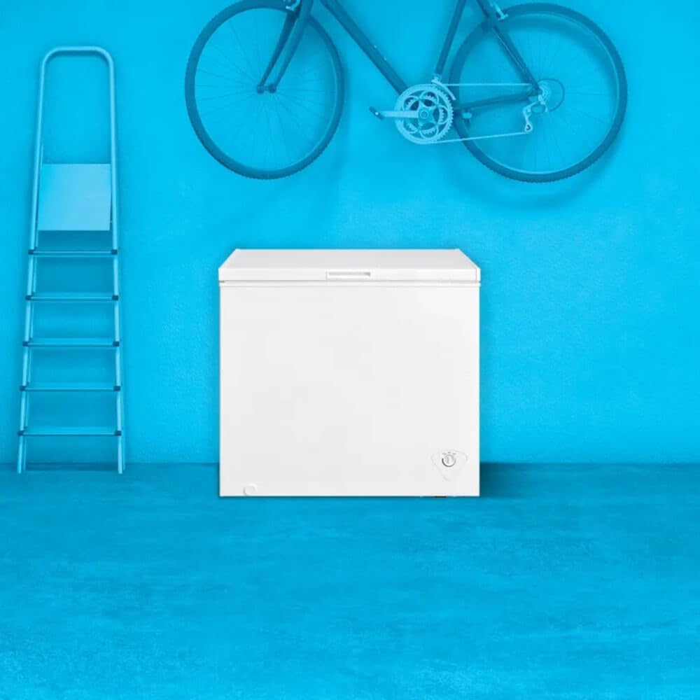 Element ECF70MD1BW 7 Cu. Ft. White Chest Freezer