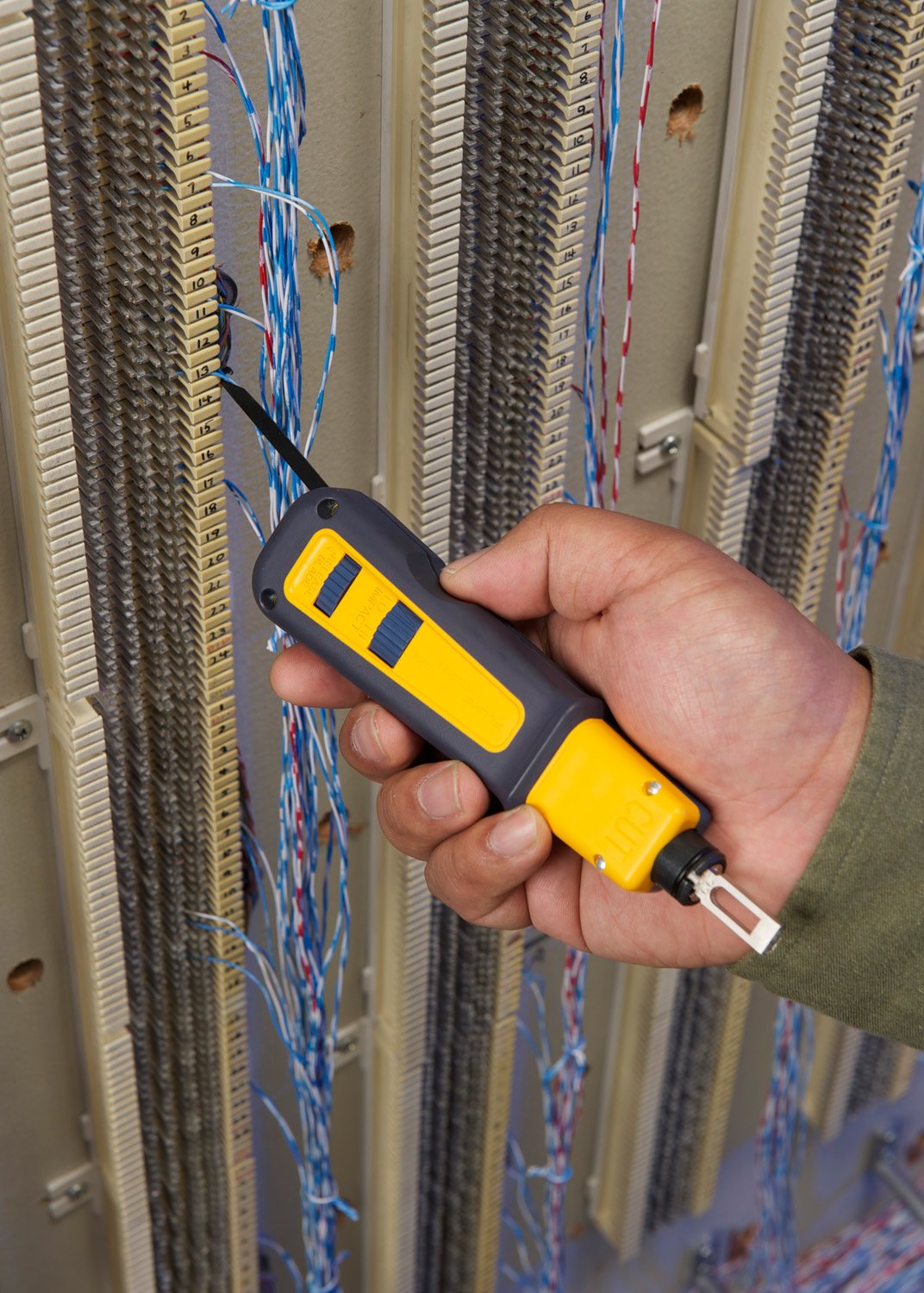 Fluke Networks 11293000 Pro-Tool Kit IS60 with Punch Down Tool
