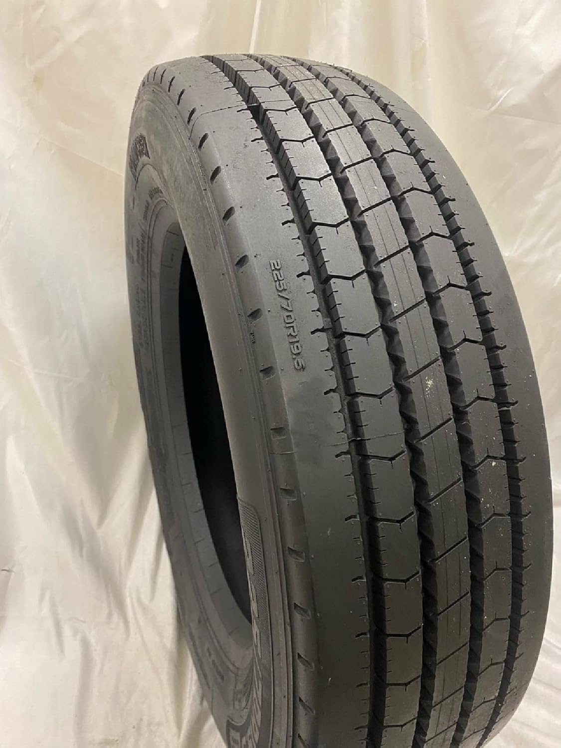 215/75R17.5 (1-TIRE) 135/133L ROAD CREW 16 Ply R60 Steer All Position 21575175