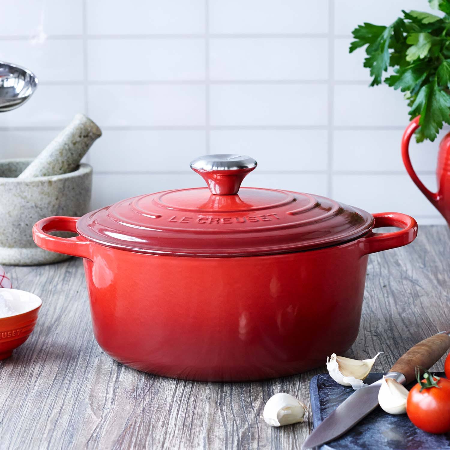 Le Creuset 5.5-Quart Signature Cast Iron Round Dutch Oven - Meringue
