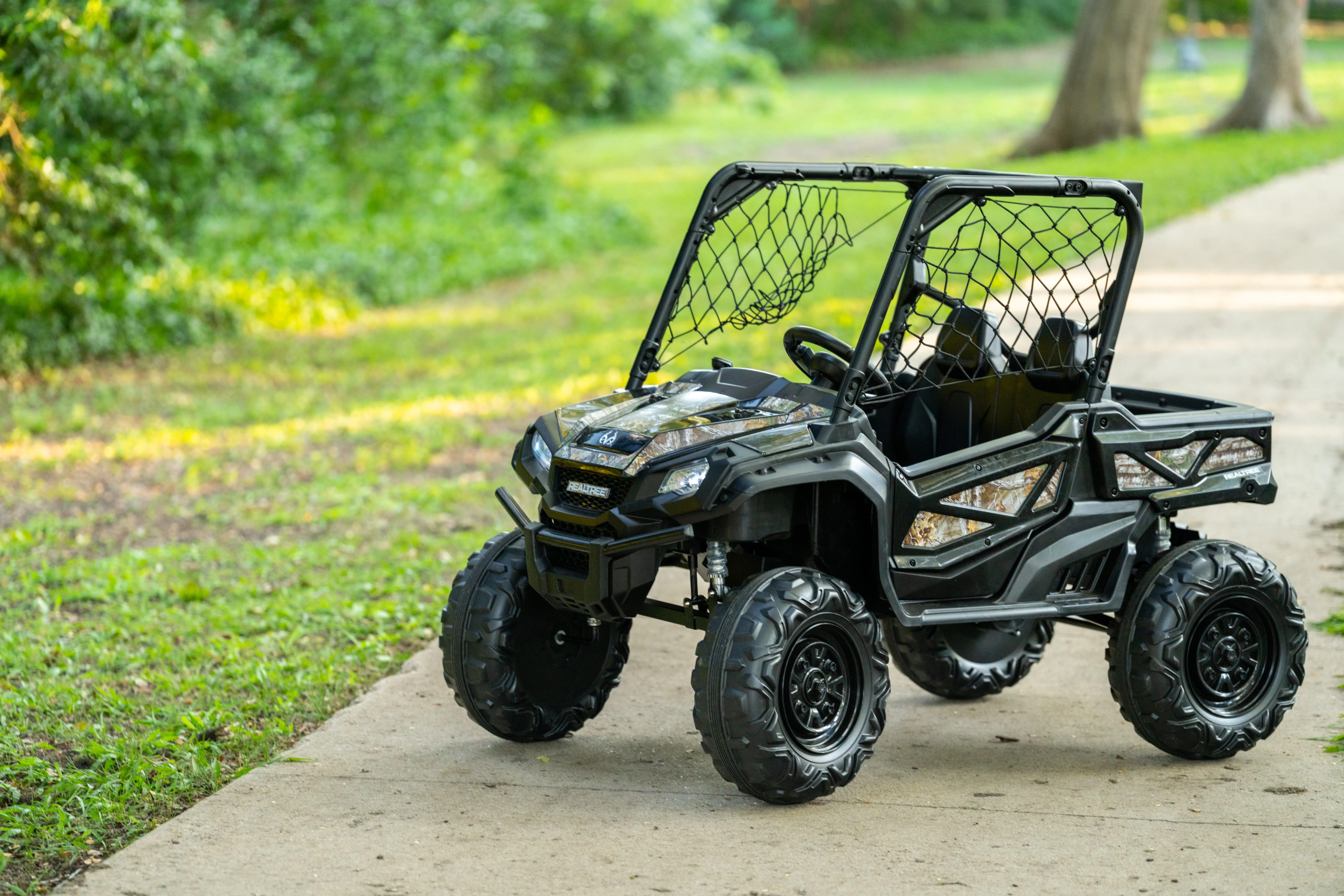 Realtree XD UTV 24V battery-operated ride-on with remote, MP3,USB for Kids 3+ years