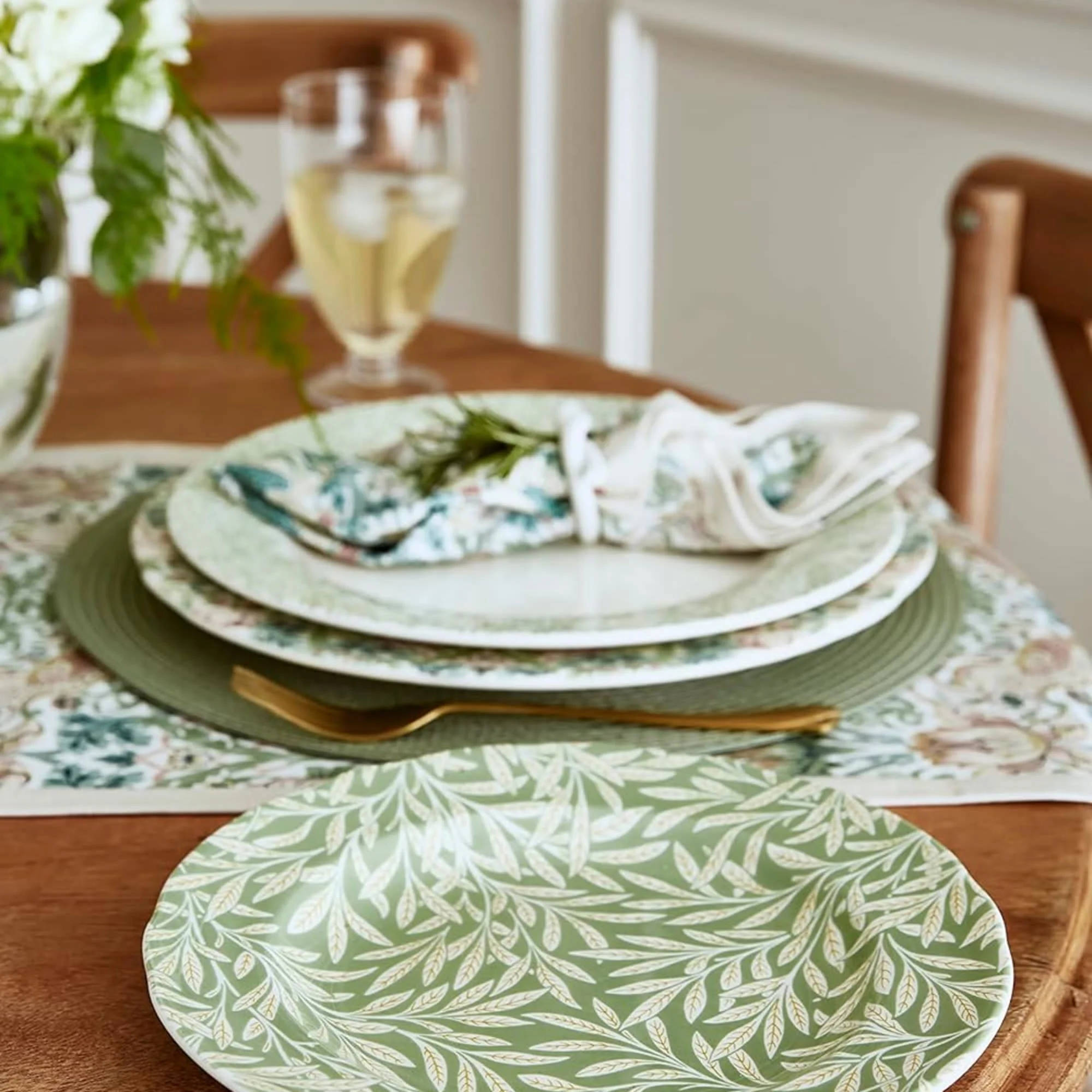 Spode Morris & Co Luncheon Plate Set of 4, Multicolored