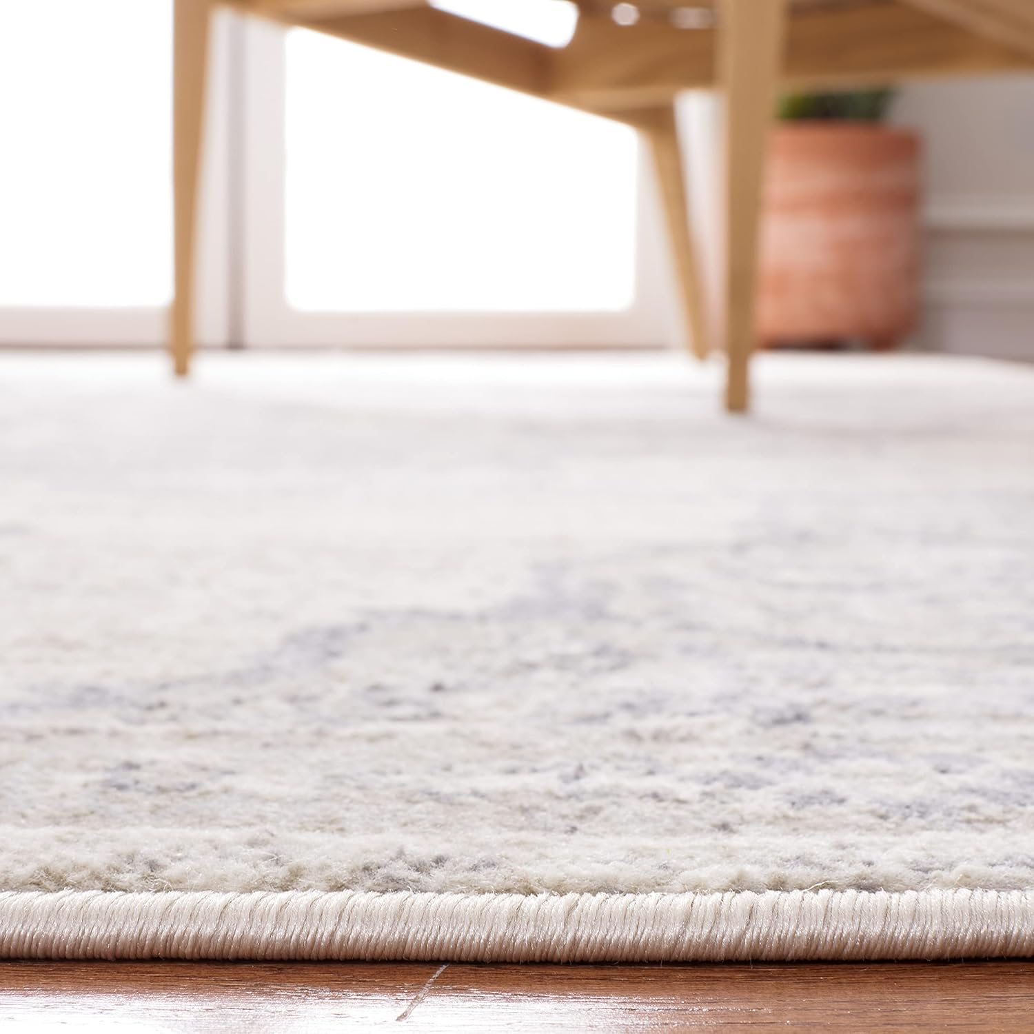 SAFAVIEH Brentwood Collection Area Rug - 9' x 12', Ivory & Beige, Medallion Distressed Design, Non-Shedding & Easy Care, Ideal for High Traffic Areas in Living Room, Bedroom (BNT802B)