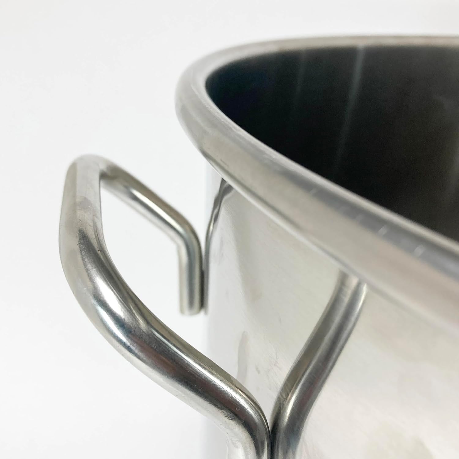 Bayou Classic 1136 36-qt Stainless Stockpot w/Vented Lid and Stainless Perforated Basket Features Stainless Welded Handles Perfect For Steaming Boiling or Frying