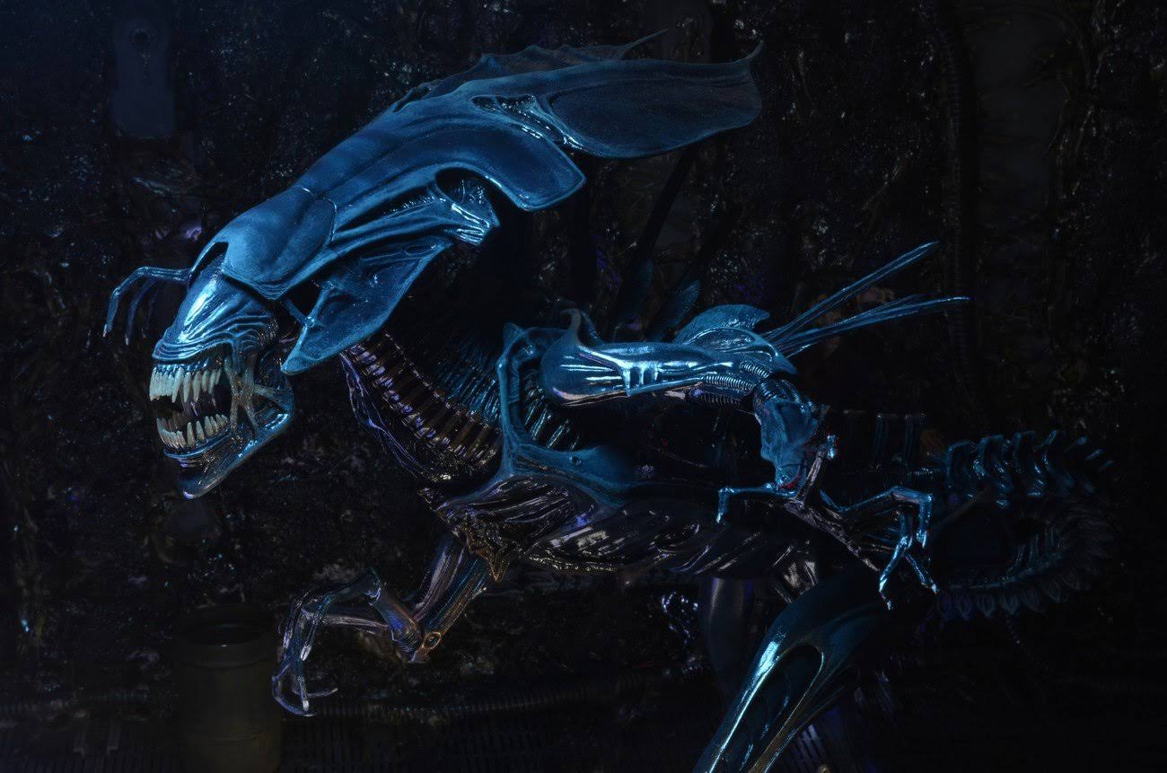 NECA Aliens Ultra Deluxe Boxed Action Figure - Xenomorph Queen