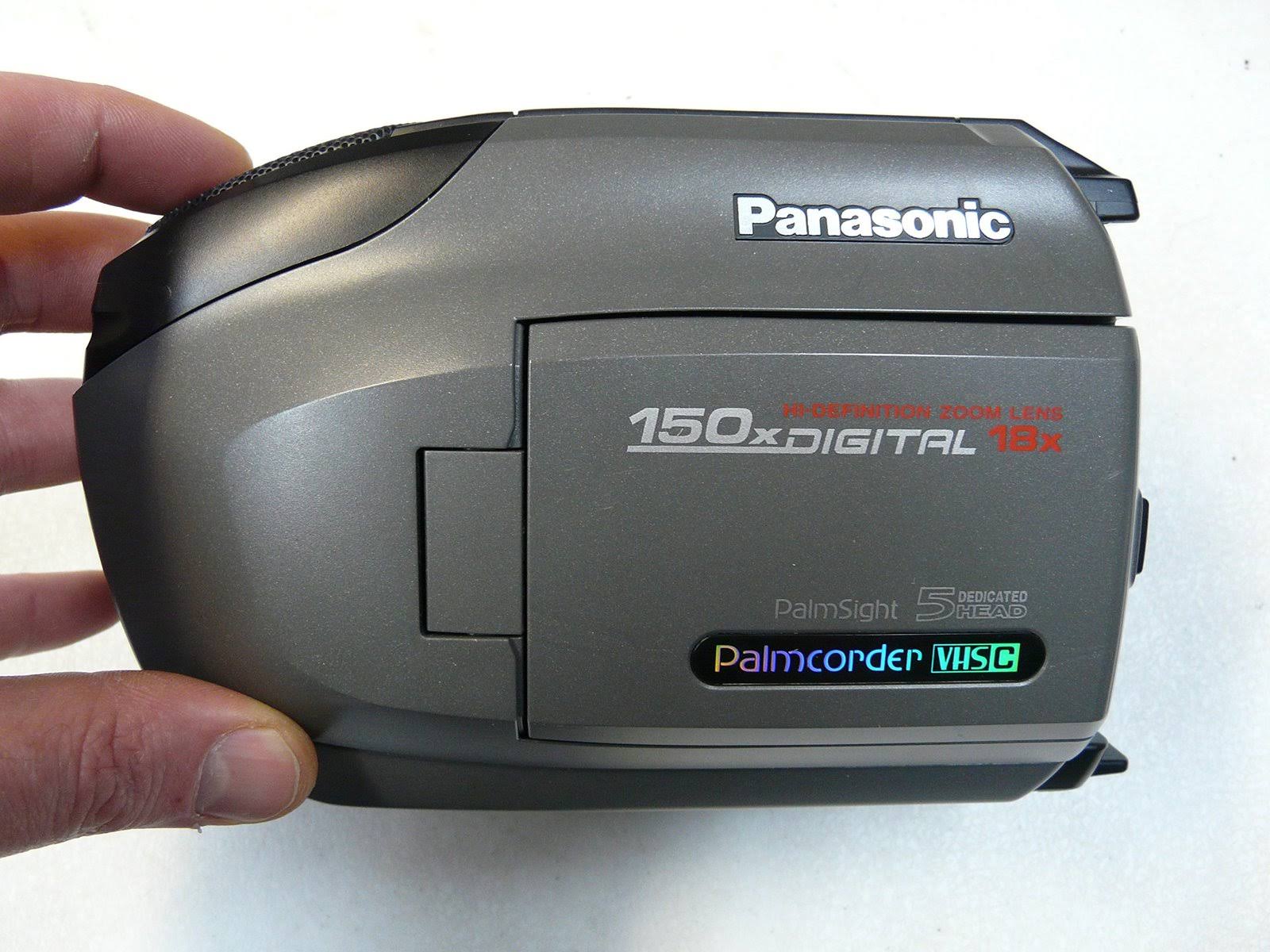 Panasonic PV-L580D Compact VHS/VHS-C Palmcorder Camcorder Bundle