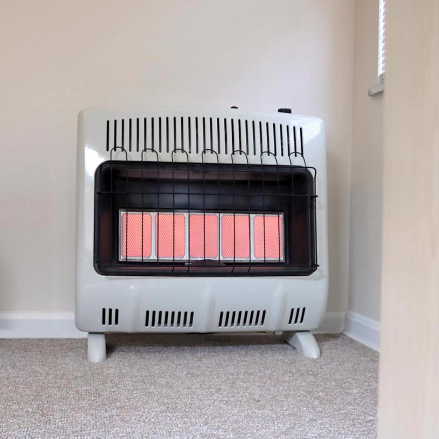Mr. Heater Comfort Collection 30000 Btu/h 1000 sq ft Radiant Propane Heater