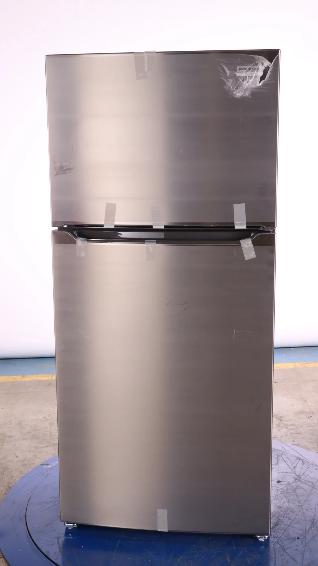 FRIGIDAIRE GALLERY 30 IN. 20.0 CU. FT. STAINLESS STEEL TOP FREEZER REFRIGERATOR - FGHT2055VF