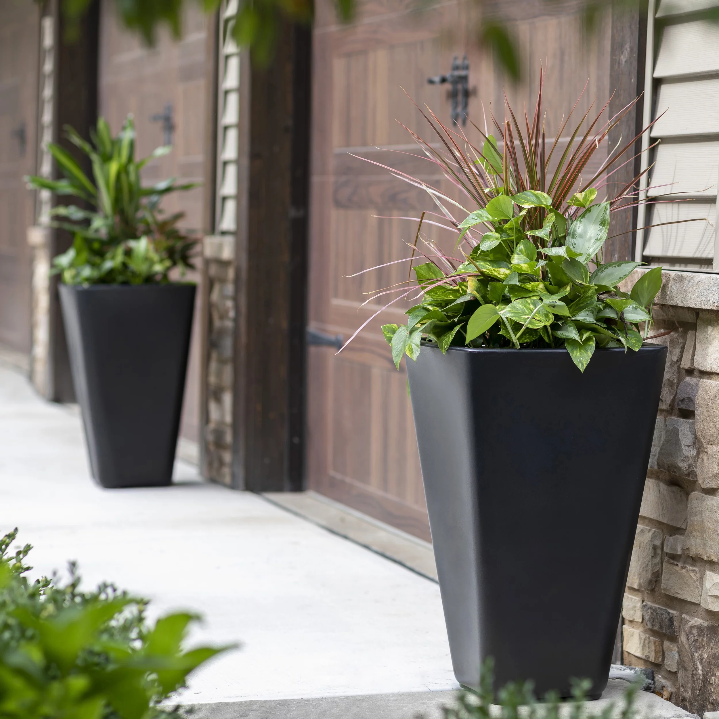 Step2 Bridgeview 26" Tall 2pk Black Square Indoor Outdoor Plastic Planter